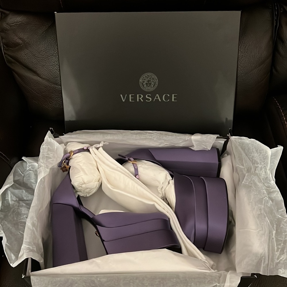 Versace aevitas satin silk Medusa logo crystal platform D’Orsay pumps heels NEW - Picture 13 of 13
